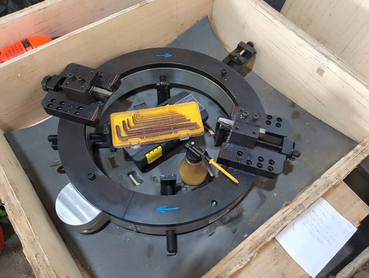 Pipe cutting machine